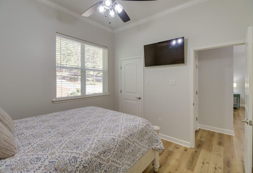 Luxury Lakefront Retreat W/ Deck & Patio!