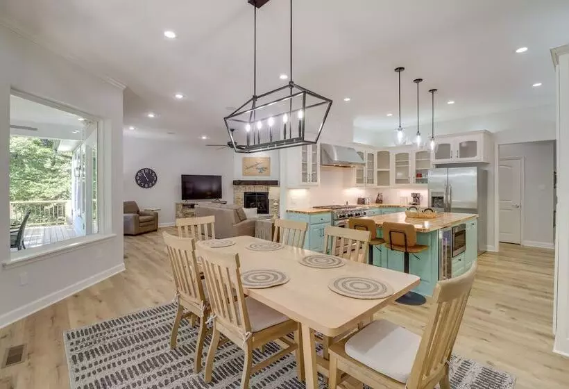 Luxury Lakefront Retreat W/ Deck & Patio!