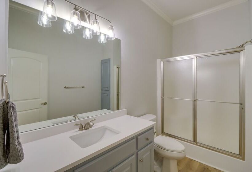 Luxury Lakefront Retreat W/ Deck & Patio!