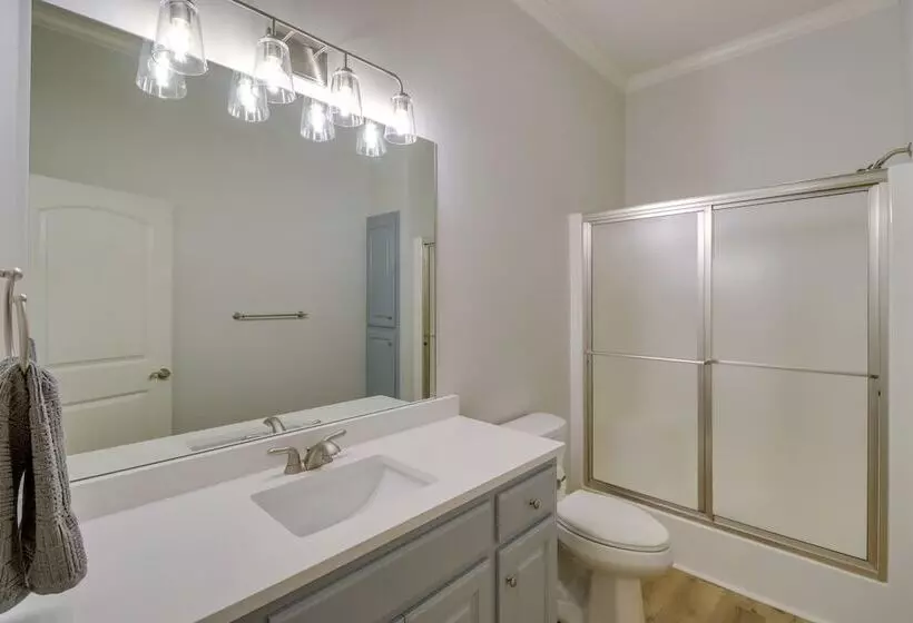 Luxury Lakefront Retreat W/ Deck & Patio!