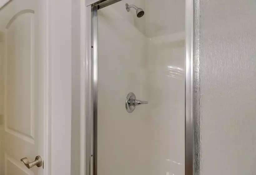 Luxury Lakefront Retreat W/ Deck & Patio!