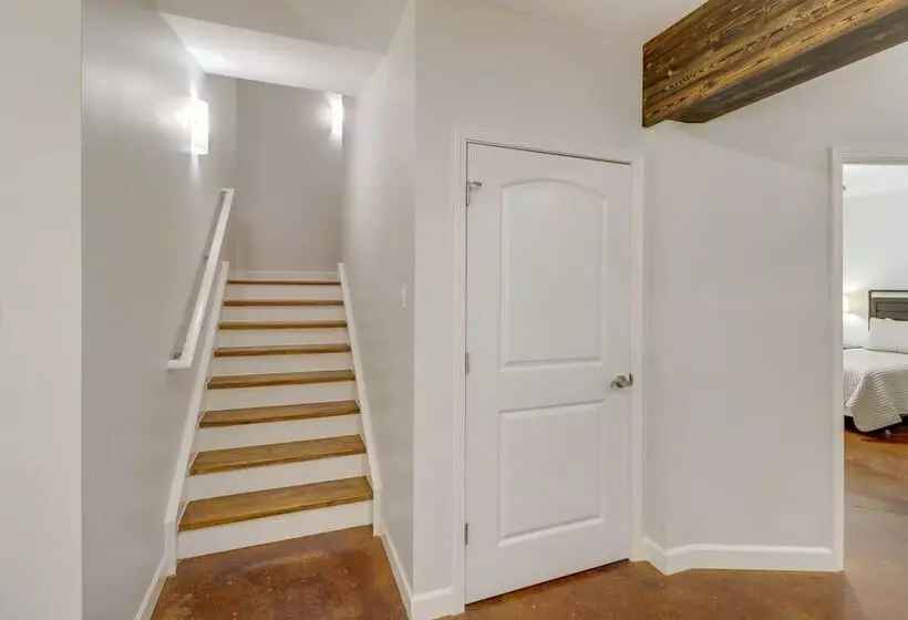 Luxury Lakefront Retreat W/ Deck & Patio!