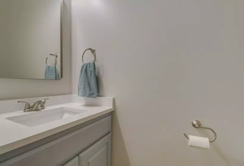 Luxury Lakefront Retreat W/ Deck & Patio!