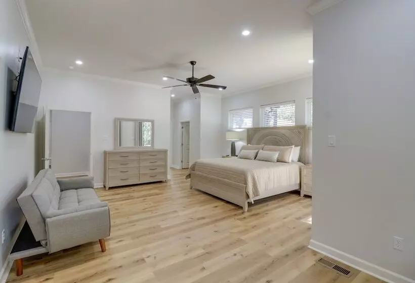 Luxury Lakefront Retreat W/ Deck & Patio!