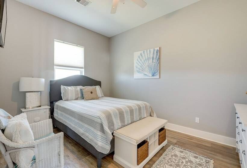 Galveston Home W/ Outdoor Shower: Steps To Beach!