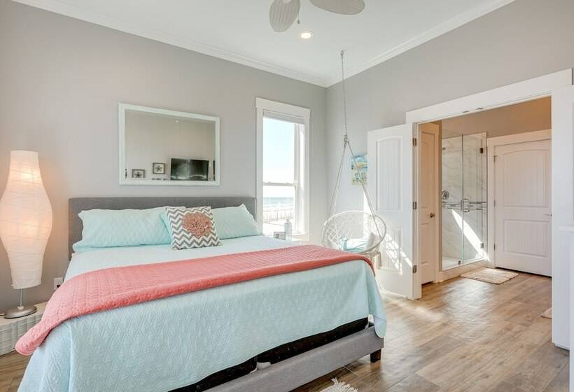 Galveston Home W/ Outdoor Shower: Steps To Beach!