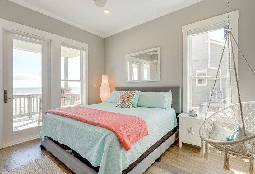 Galveston Home W/ Outdoor Shower: Steps To Beach!