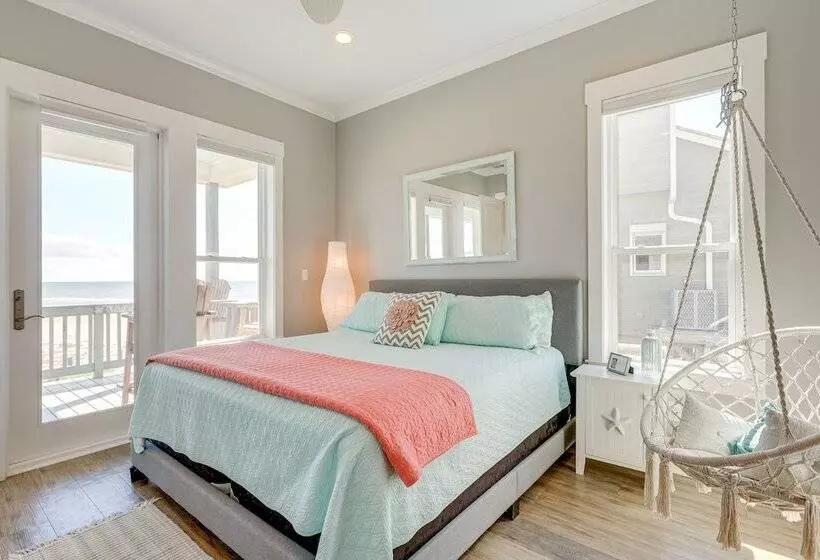 Galveston Home W/ Outdoor Shower: Steps To Beach!