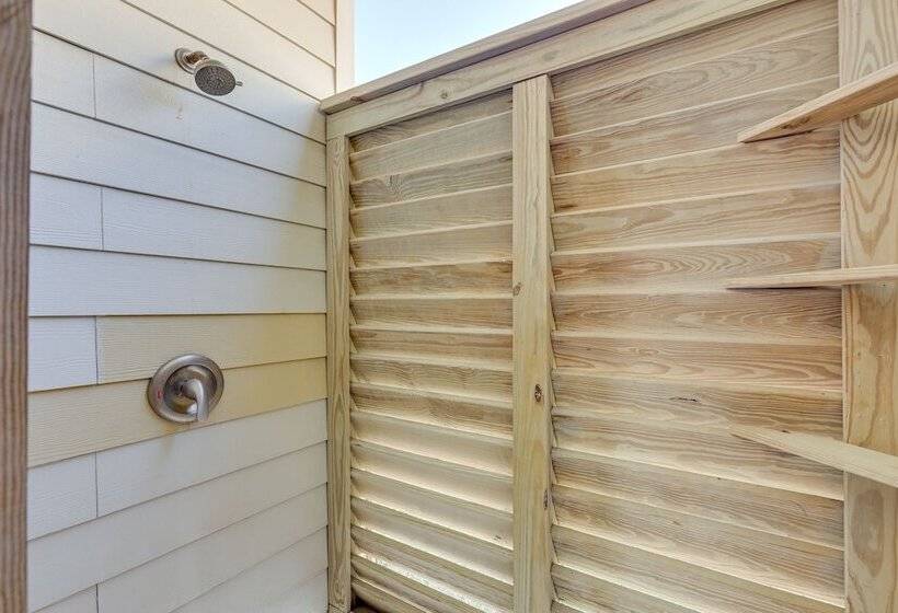 Galveston Home W/ Outdoor Shower: Steps To Beach!