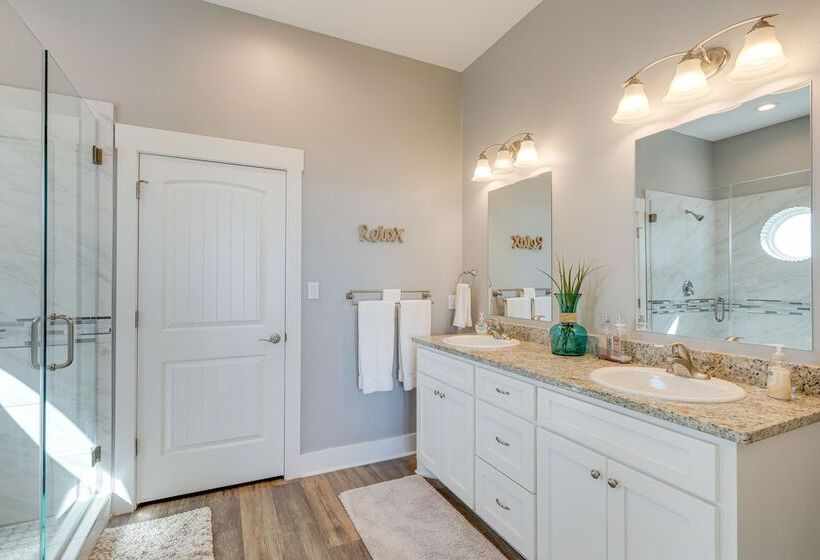 Galveston Home W/ Outdoor Shower: Steps To Beach!