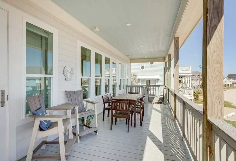 Galveston Home W/ Outdoor Shower: Steps To Beach!