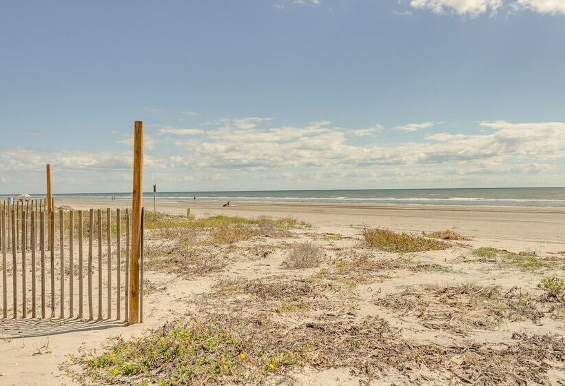 Galveston Home W/ Outdoor Shower: Steps To Beach!