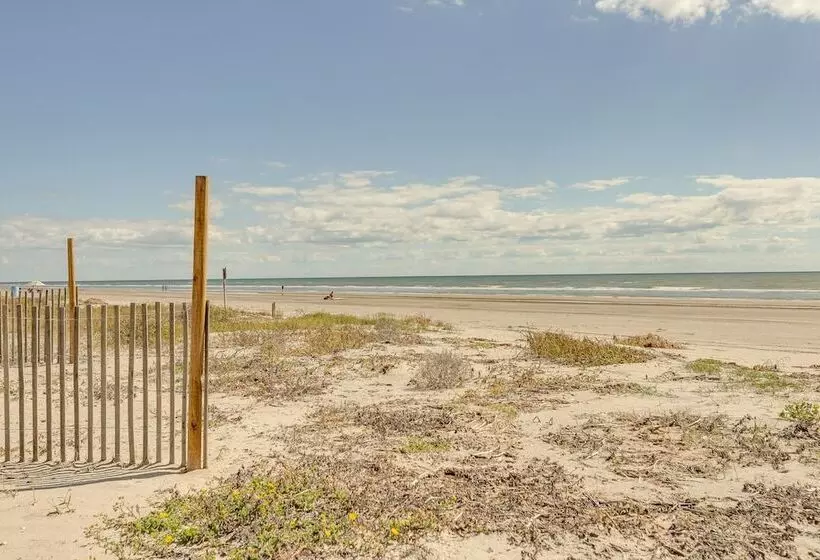 Galveston Home W/ Outdoor Shower: Steps To Beach!