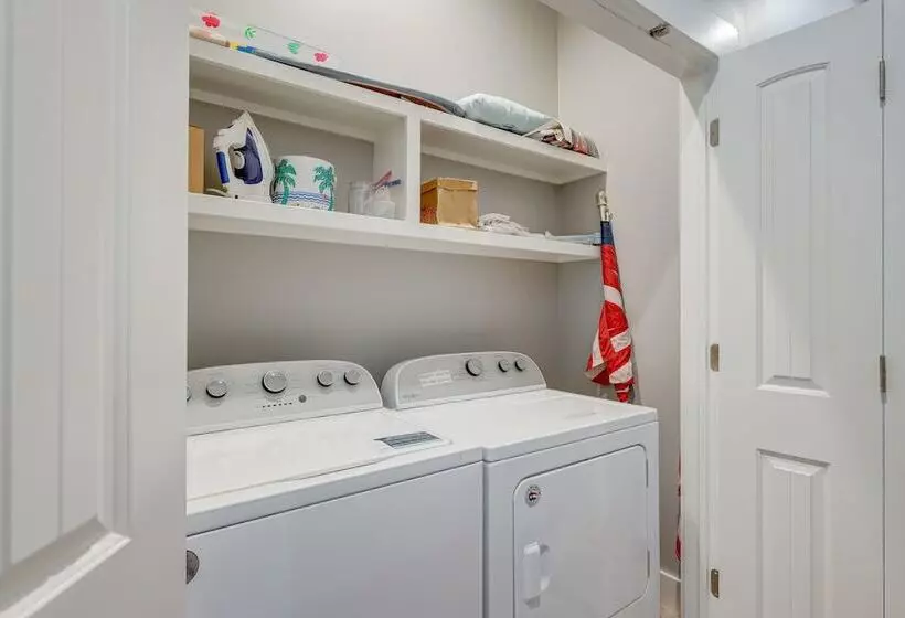 Galveston Home W/ Outdoor Shower: Steps To Beach!