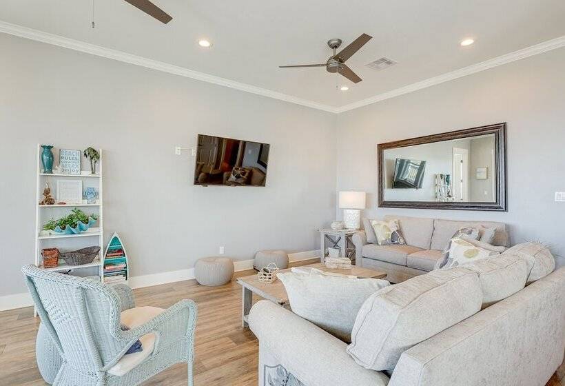 Galveston Home W/ Outdoor Shower: Steps To Beach!