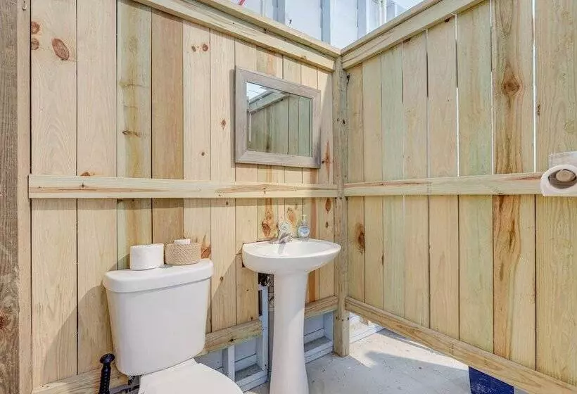 Galveston Home W/ Outdoor Shower: Steps To Beach!