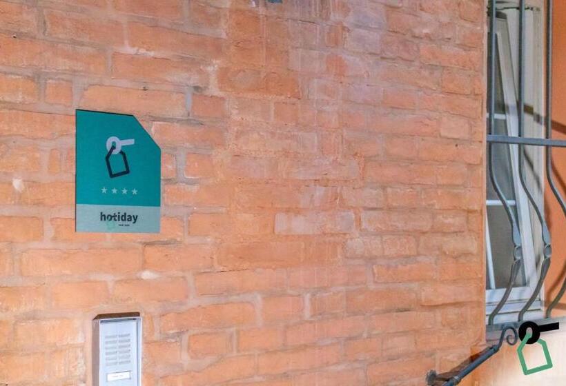 مسافرخانه Hotiday Room Collection Ferrara