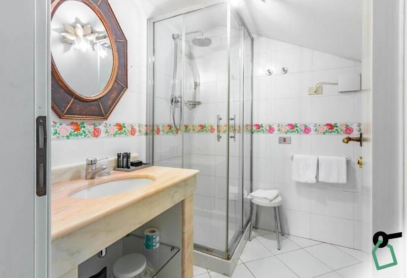 مسافرخانه Hotiday Room Collection Ferrara