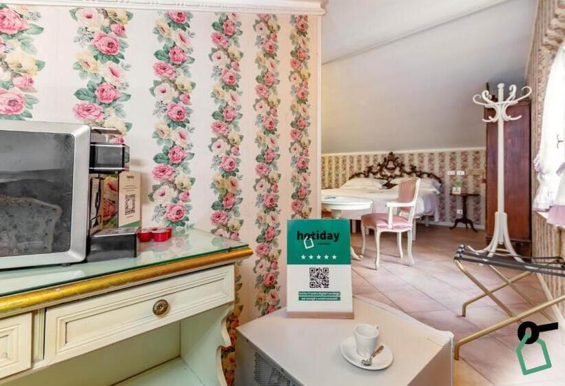 مسافرخانه Hotiday Room Collection Ferrara