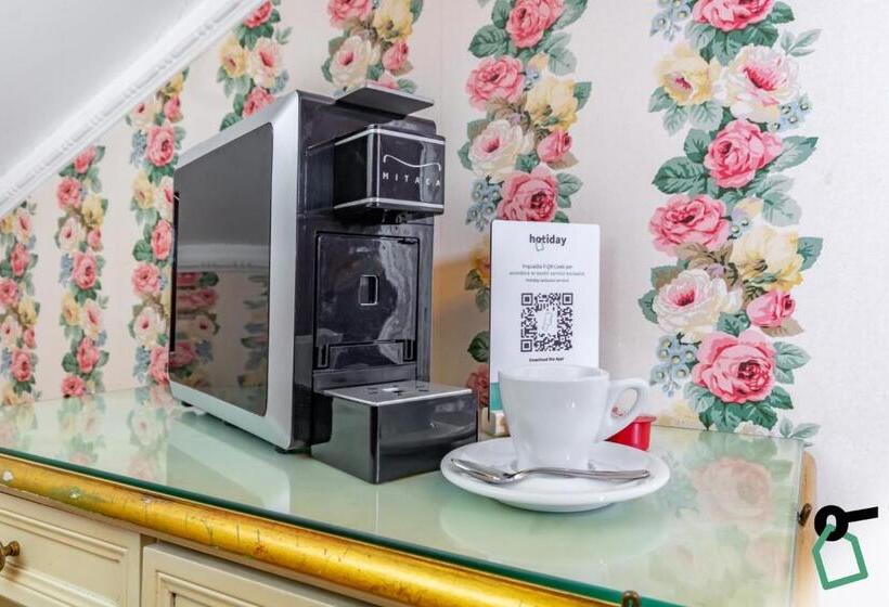 مسافرخانه Hotiday Room Collection Ferrara