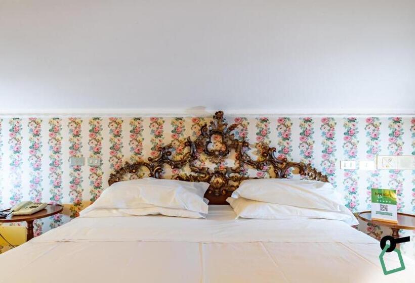 مسافرخانه Hotiday Room Collection Ferrara