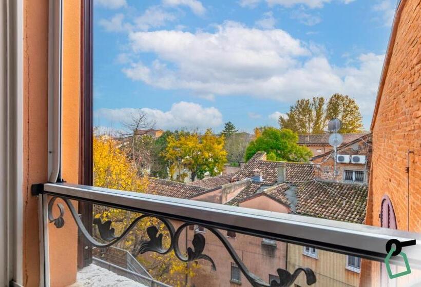 مسافرخانه Hotiday Room Collection Ferrara