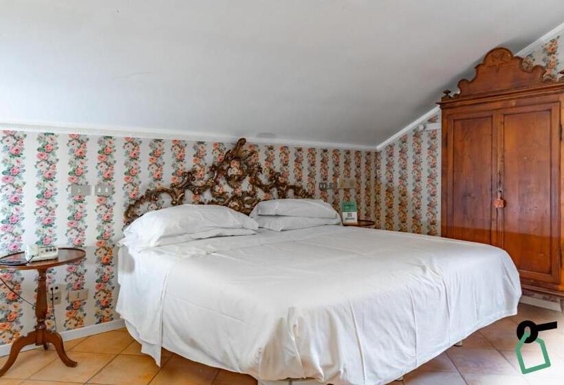 مسافرخانه Hotiday Room Collection Ferrara