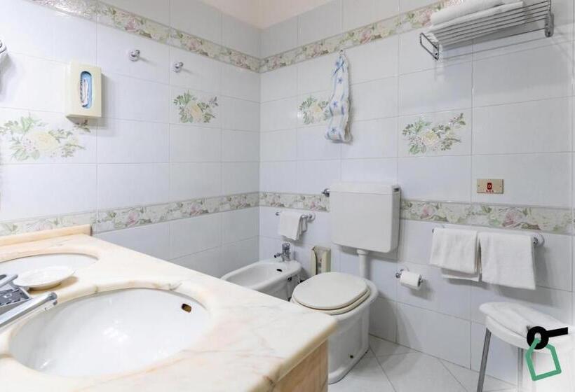 مسافرخانه Hotiday Room Collection Ferrara