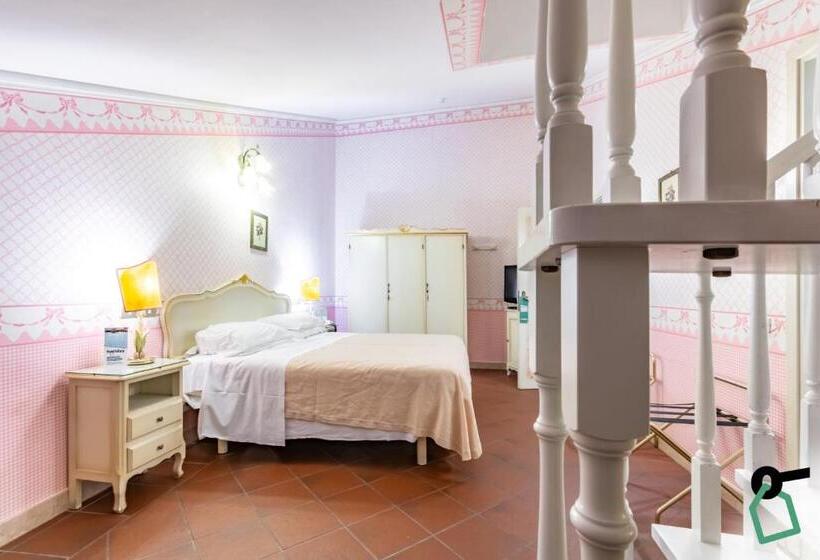 مسافرخانه Hotiday Room Collection Ferrara