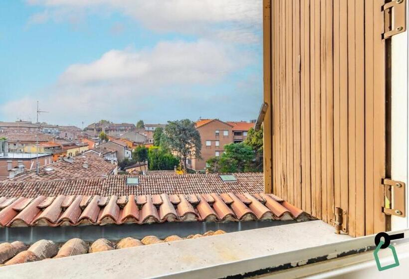 مسافرخانه Hotiday Room Collection Ferrara