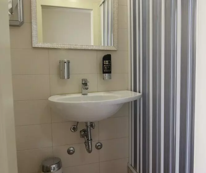 مسافرخانه Soave Miriam