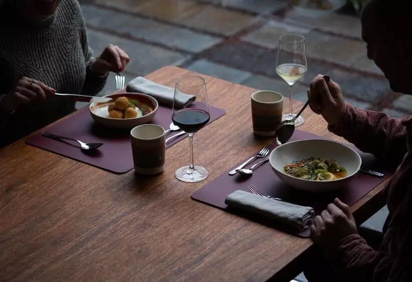 هتل Nine Dots Azorean Art Boutique