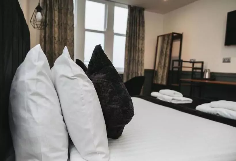 هتل The Royal Bar & Shaker