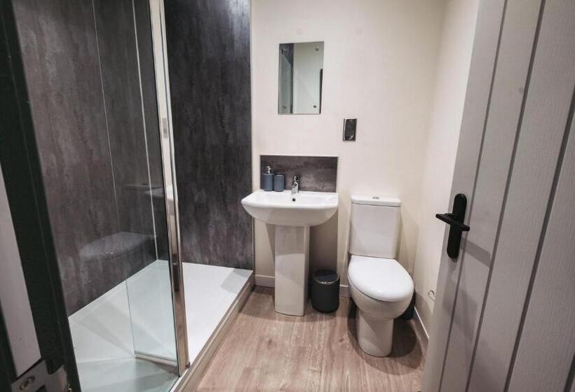 בית מלון כפרי The Royal Bar & Shaker