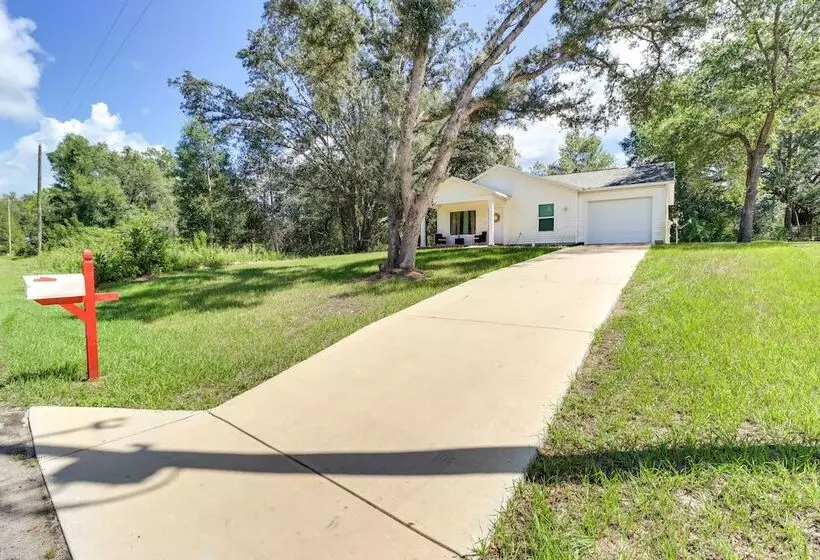 Inviting Ocklawaha Home W/ Porch: Ideal Location!