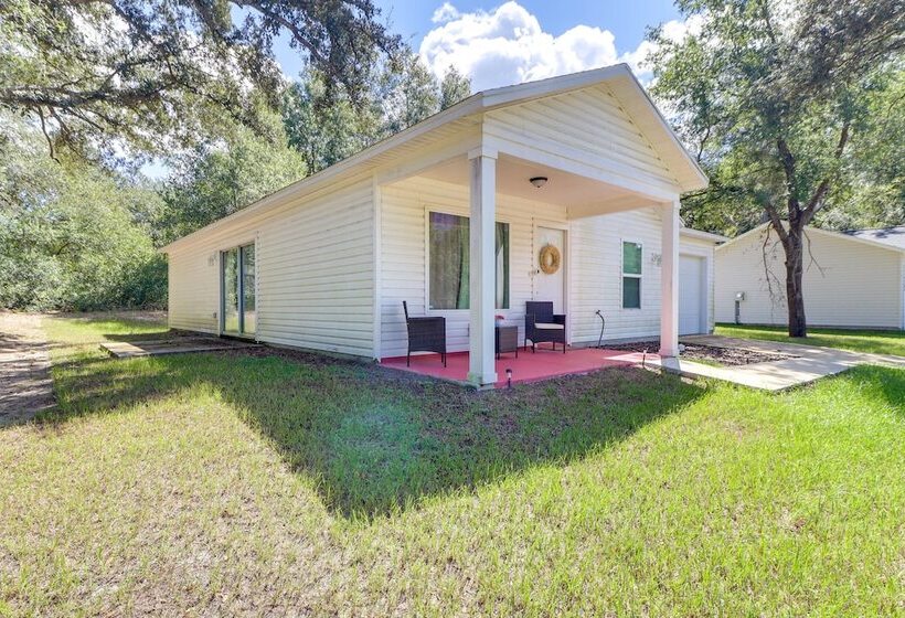 Inviting Ocklawaha Home W/ Porch: Ideal Location!