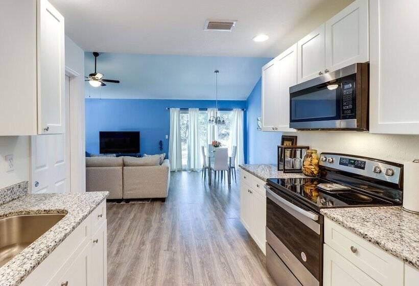 Inviting Ocklawaha Home W/ Porch: Ideal Location!