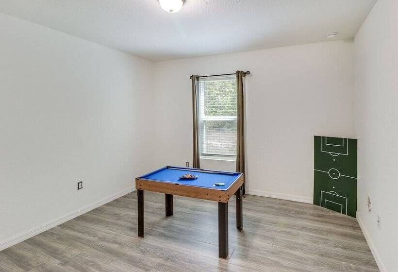 Inviting Ocklawaha Home W/ Porch: Ideal Location!