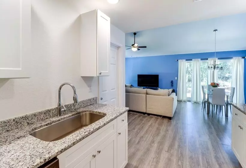 Inviting Ocklawaha Home W/ Porch: Ideal Location!