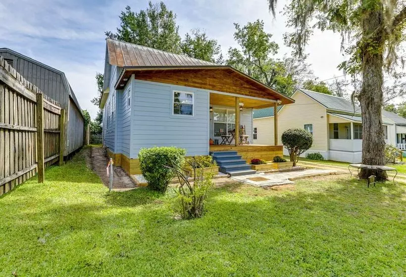 Inviting Quincy Cottage: Walk To Historic Downtown