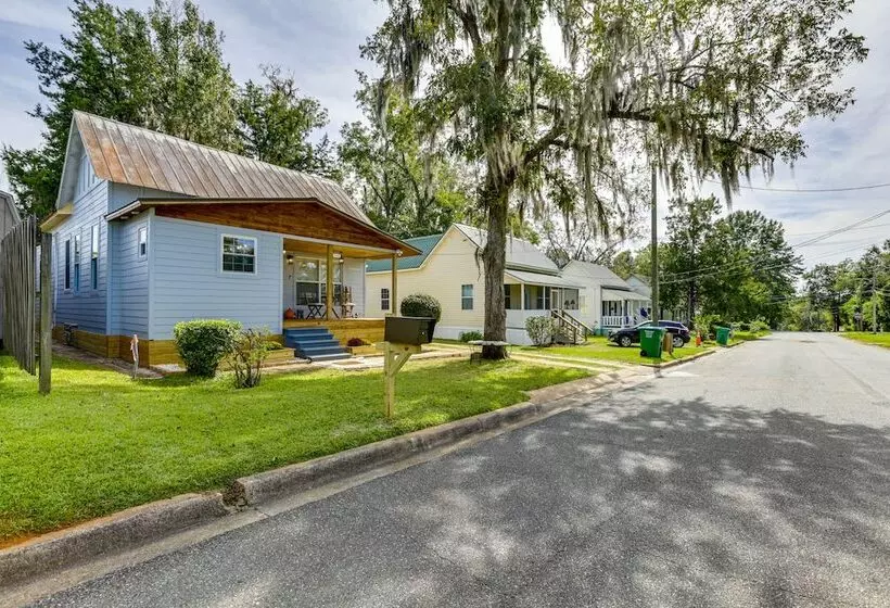 Inviting Quincy Cottage: Walk To Historic Downtown