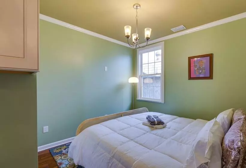 Inviting Quincy Cottage: Walk To Historic Downtown