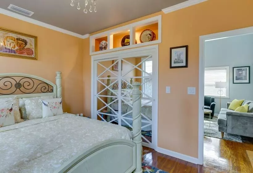 Inviting Quincy Cottage: Walk To Historic Downtown