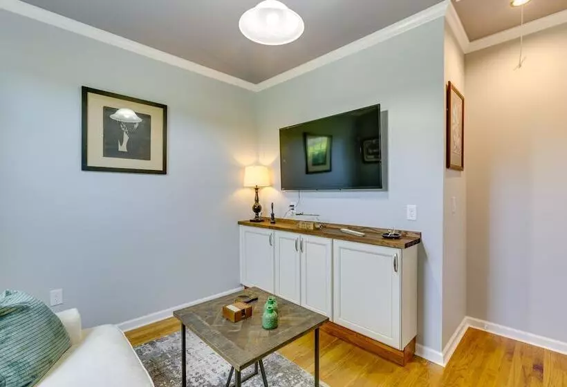 Inviting Quincy Cottage: Walk To Historic Downtown