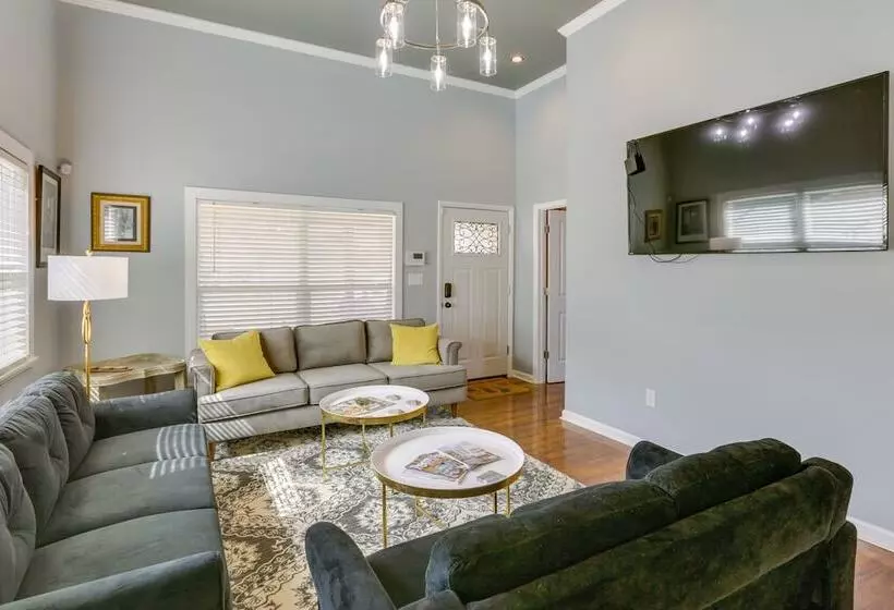 Inviting Quincy Cottage: Walk To Historic Downtown