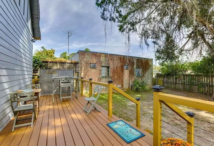 Inviting Quincy Cottage: Walk To Historic Downtown
