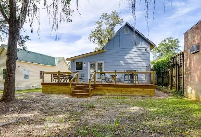 Inviting Quincy Cottage: Walk To Historic Downtown