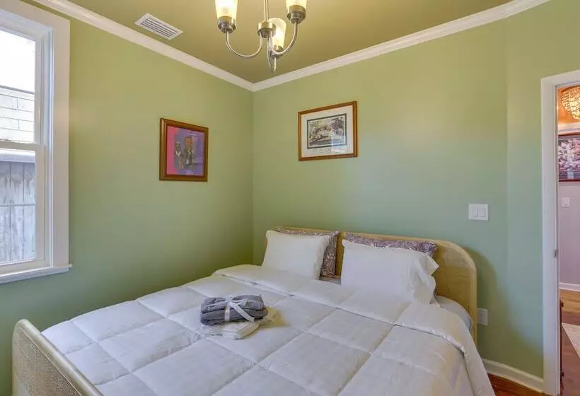 Inviting Quincy Cottage: Walk To Historic Downtown