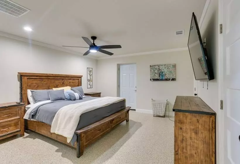 Lake Texoma Vacation Rental: 1 Mi To Boat Ramp!