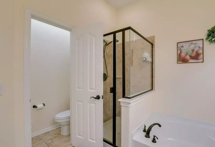 Covered Patio & Large Yard: Mansfield Home